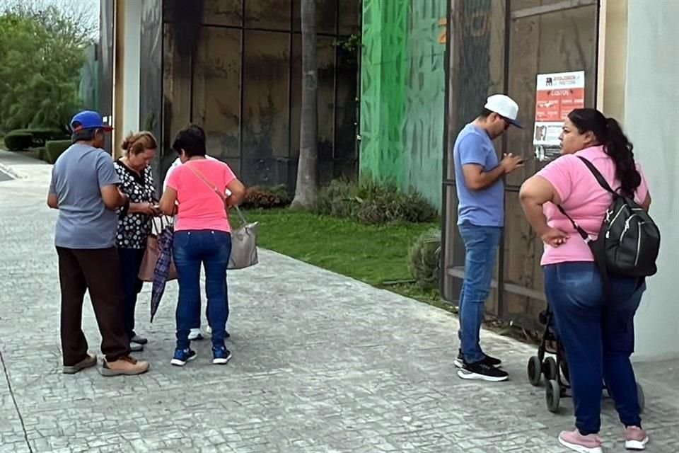  Cuando el animal era inspeccionado, las autoridades cerraron el acceso a La Pastora durante unas dos horas. 