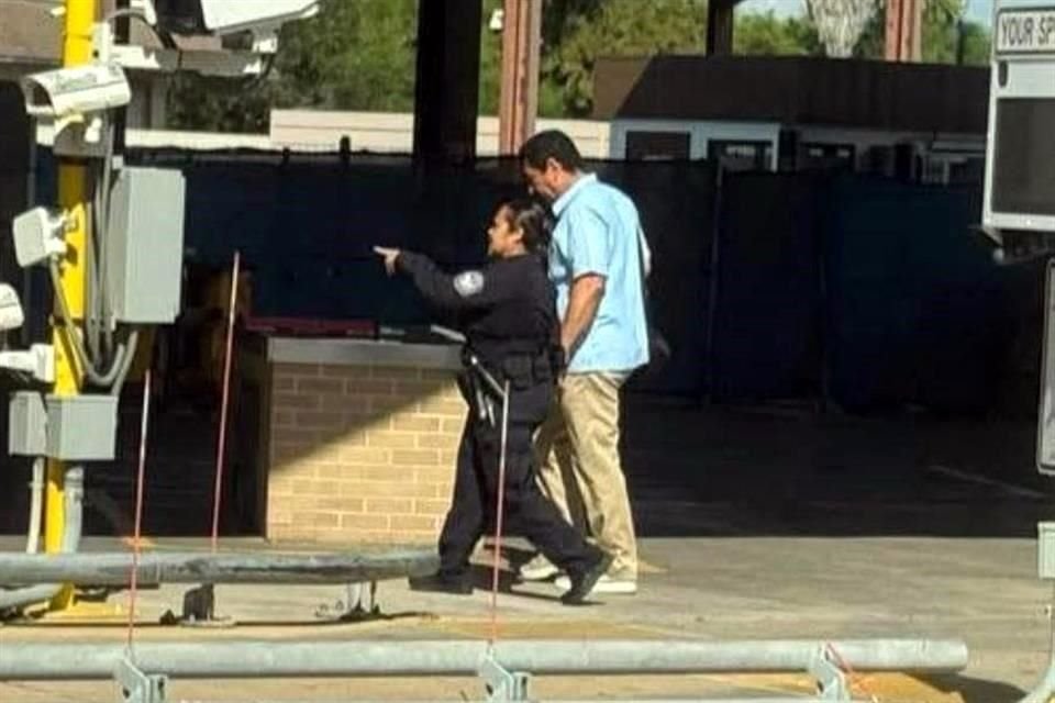 A las 10:00 horas del sábado pasado, agentes de CBP guiaron a Mario López hasta la salida del puente para que cruzara hacia el lado mexicano.