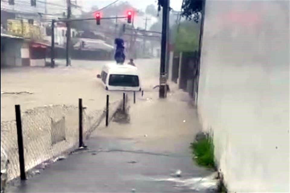 El sur de Monterrey fue, por mucho, donde más llovió el jueves pasado en Nuevo León; Las Crucitas, en Linares, tuvo el segundo registro más alto, con 48.5 milímetros, seguida por la Estación Arroyo Seco, en San Pedro, con 22.5.