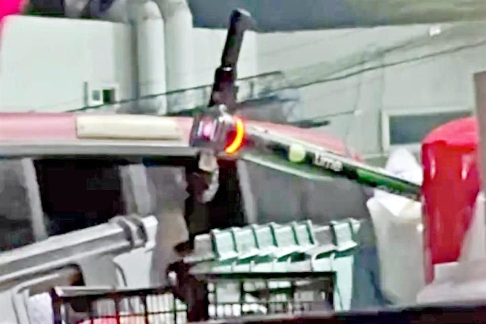 Otro fue captado en la caja de una camioneta en la Avenida Morones Prieto.