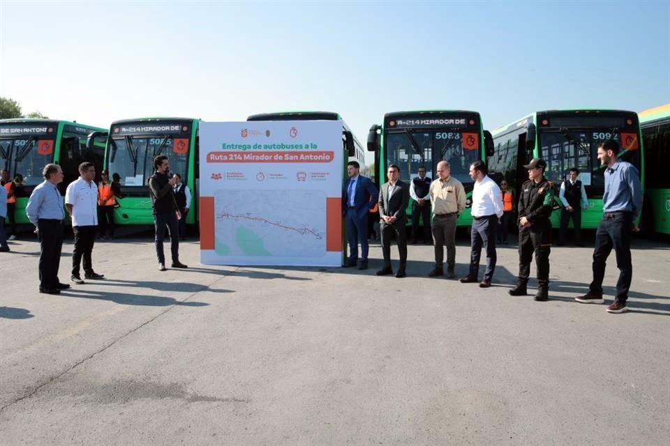 El Gobierno estatal puso en marcha 20 camiones para la Ruta 214 que va de Juárez a Monterrey