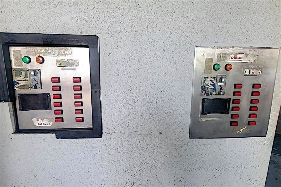 Las máquinas expendedoras de saldo y tarjetas presentan problemas, según los usuarios.