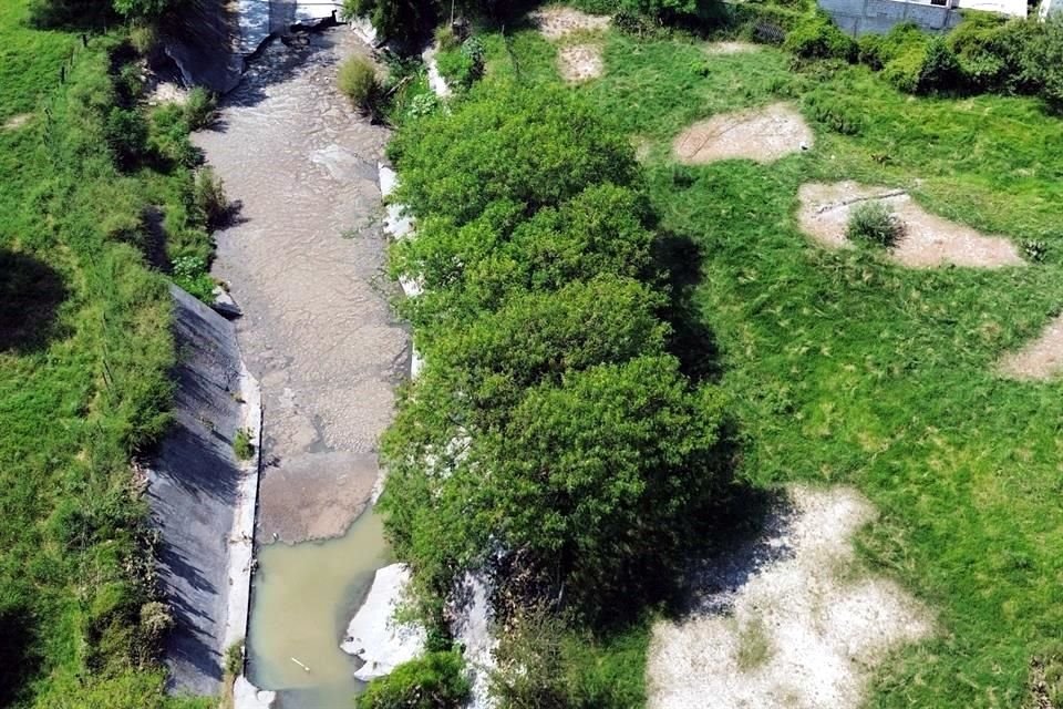 Vecinos de diversos sectores de Apodaca se quejaron de las condiciones insalubres que provocan las aguas negras.
