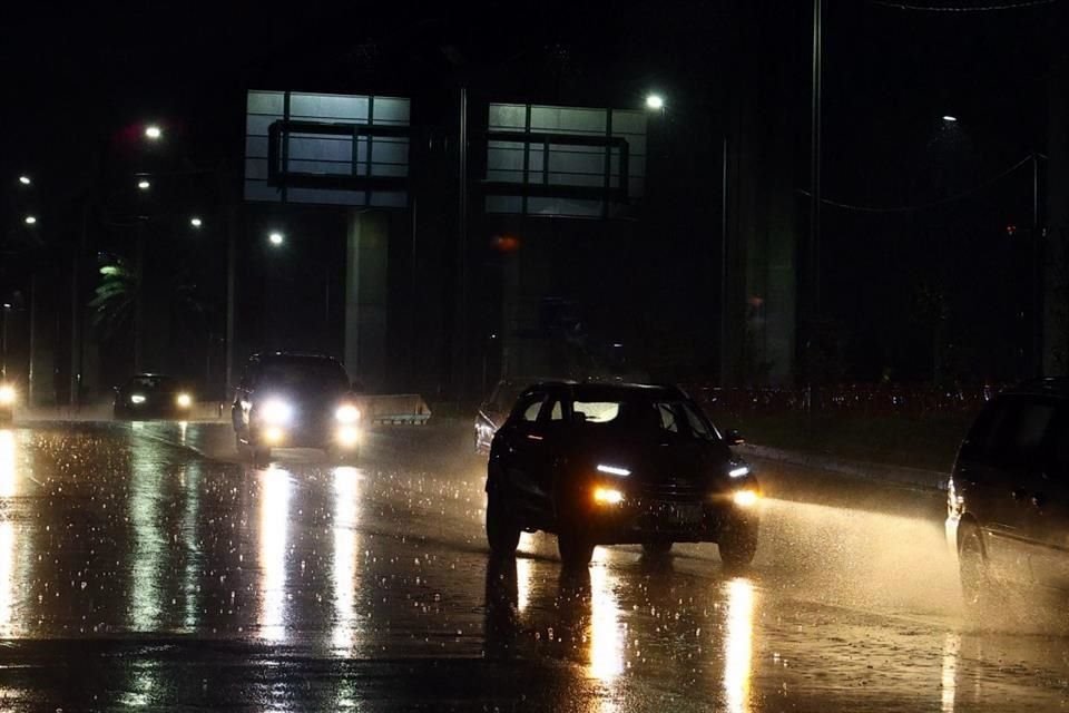 Las precipitaciones dejaron principalmente encharcamientos y algunos cierres parciales en la vialidad del Centro de la Ciudad.