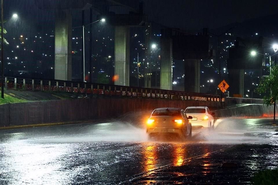 Las precipitaciones dejaron principalmente encharcamientos y algunos cierres parciales en la vialidad del Centro de la Ciudad.