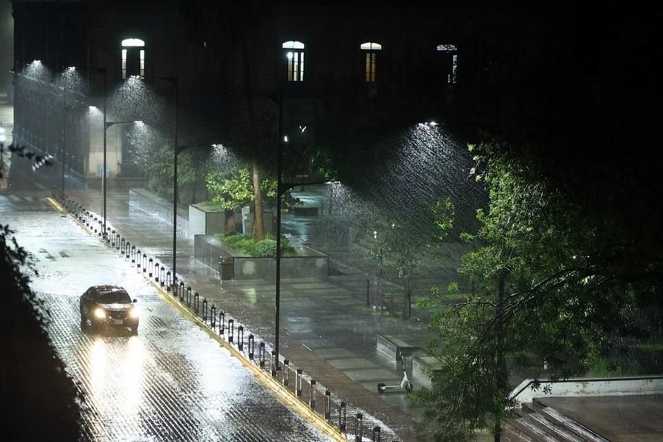 Las precipitaciones dejaron principalmente encharcamientos y algunos cierres parciales en la vialidad del Centro de la Ciudad.