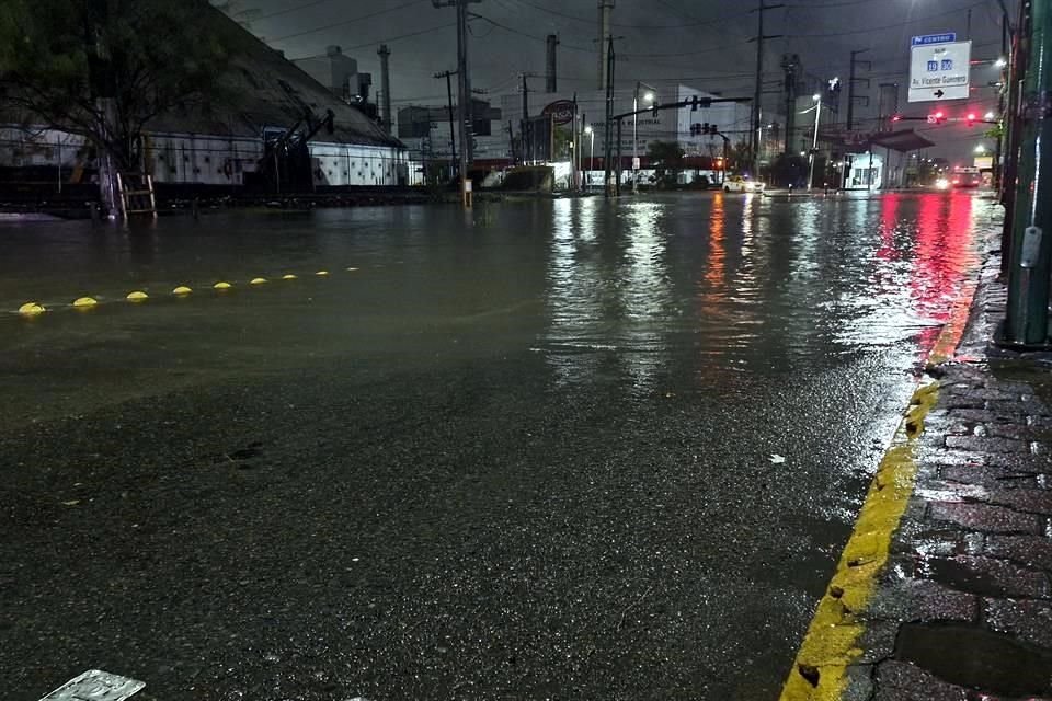 Las precipitaciones dejaron principalmente encharcamientos y algunos cierres parciales en la vialidad del Centro de la Ciudad.