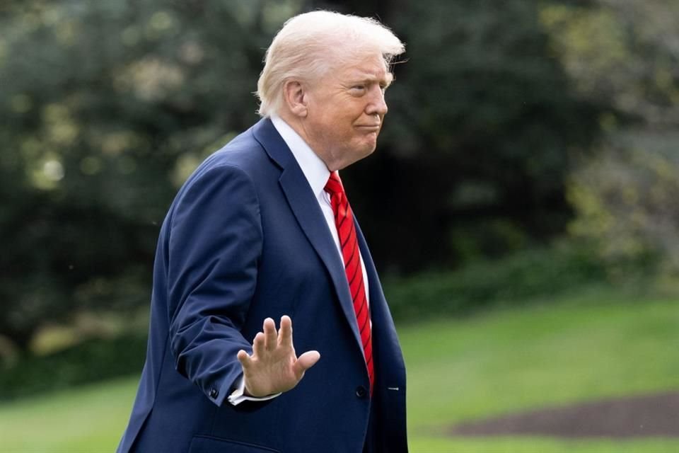 Donald Trump dijo que impondrá aranceles de 100% en productos de China.