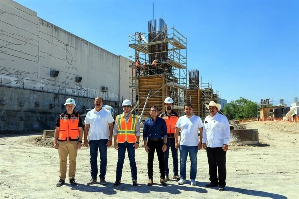 El Gobernador Samuel García recorrió ayer las obras de los talleres del Metro y otros proyectos estatales de vialidad.