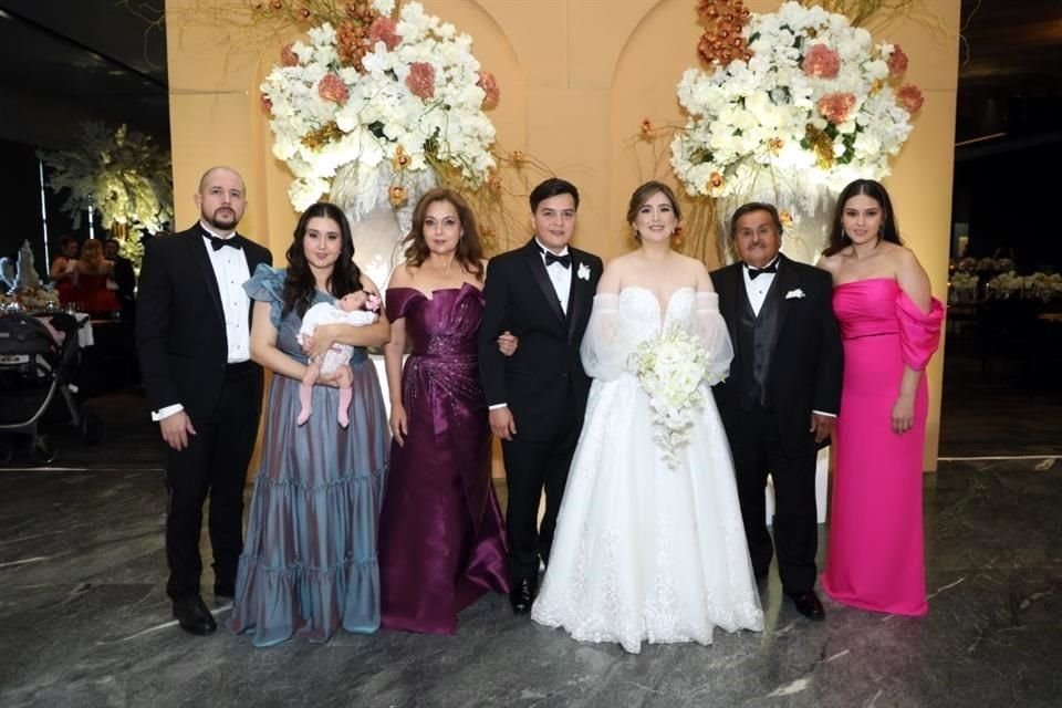 FAMILIA DEL NOVIO Ángel Cantú, Sofía Carrizales, Renata Cantú, Nora Nuncio de Carrizales, LOS NOVIOS, Isaías Carrizales Flores, Mariana Carrizales