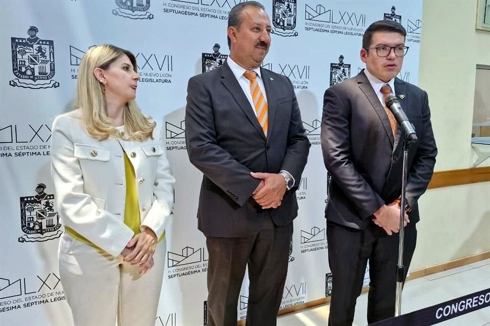 Los Diputados Melisa Peña, José Luis Garza, y el coordinador estatal de MC, Baltazar Martínez.