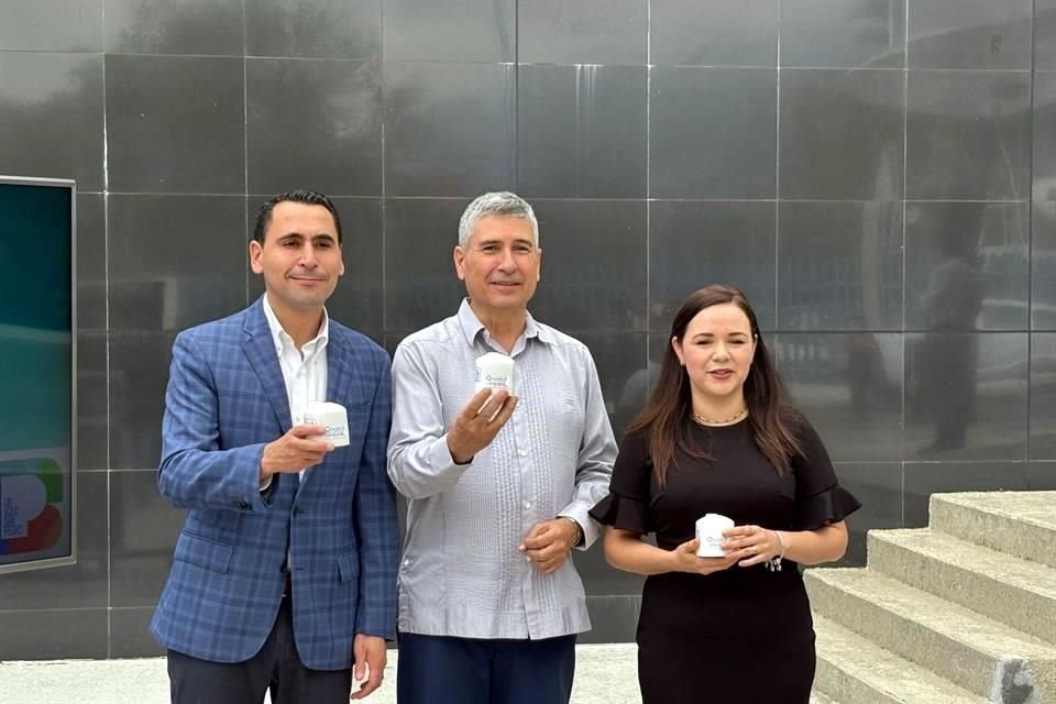 Luis Susarrey, Gabriel Todd y Diana Gámez anunciaron el inicio del programa de monitoreo ambiental con 50 medidores del sistema Purple Air.