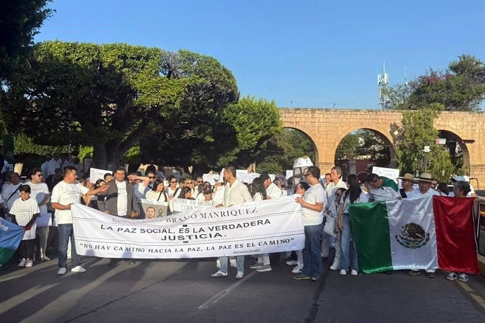 Tras el asesinato del líder limonero Bernardo Bravo, hallado sin vida el lunes en Tierra Caliente, ciudadanos, familiares y productores de limón se movilizaron en Morelia para exigir paz y justicia.