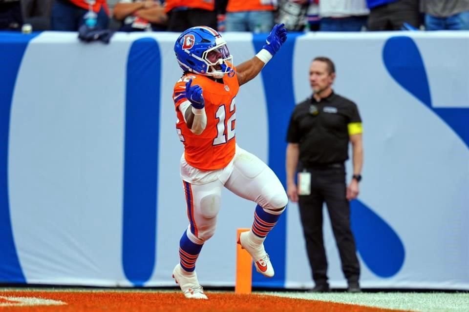 R. J. Harvey (12) anotó en tres ocasiones para ayudar al triunfo de Denver.