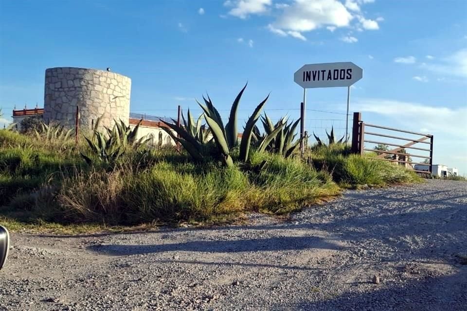 Acceso a la Hacienda de Zotoluca, Hidalgo, donde se llevo a cabo la 'Boda del Bienestar'.