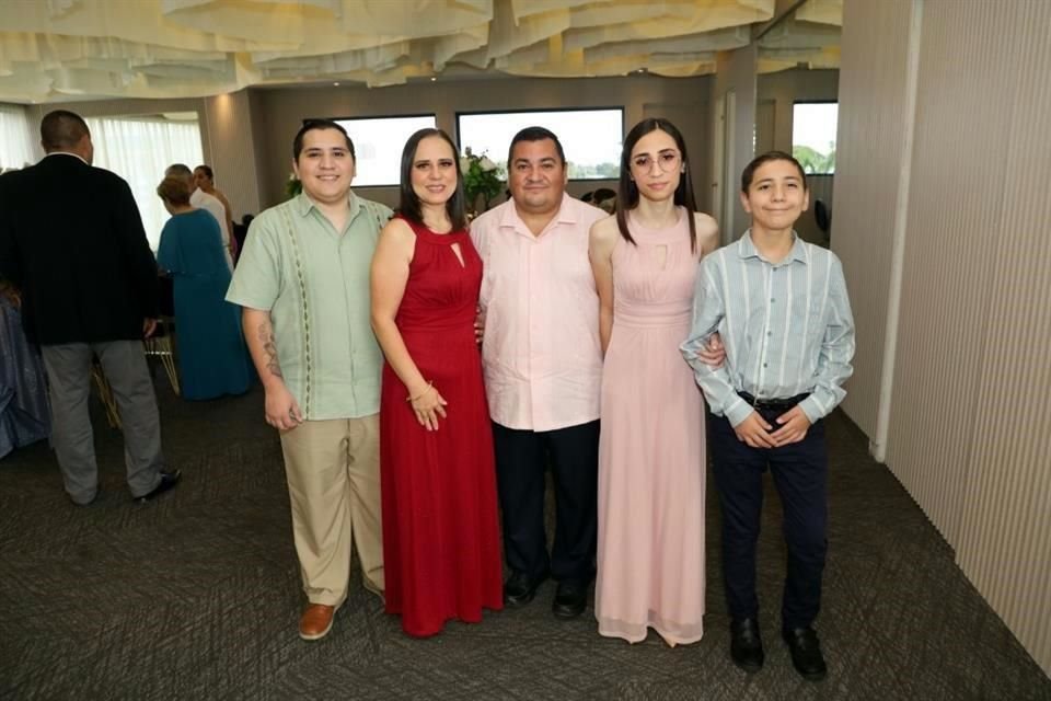 Edgardo Pérez, Martha Talamás, Fidencio P?rez, Daniela Pérez y Julio Pérez