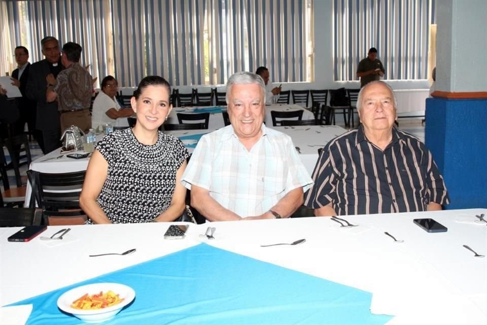 Lilia Medina de González, Aberlardo González y José Ramón Salazar Vela