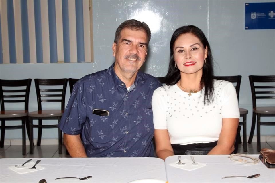 Zacarias González y Nancy de León de González