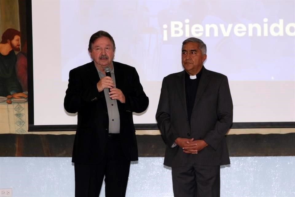 Santiago Cantú y Padre Guadalupe Rayas,  Director General de la Casa Hogar Padre Severiano Martínez