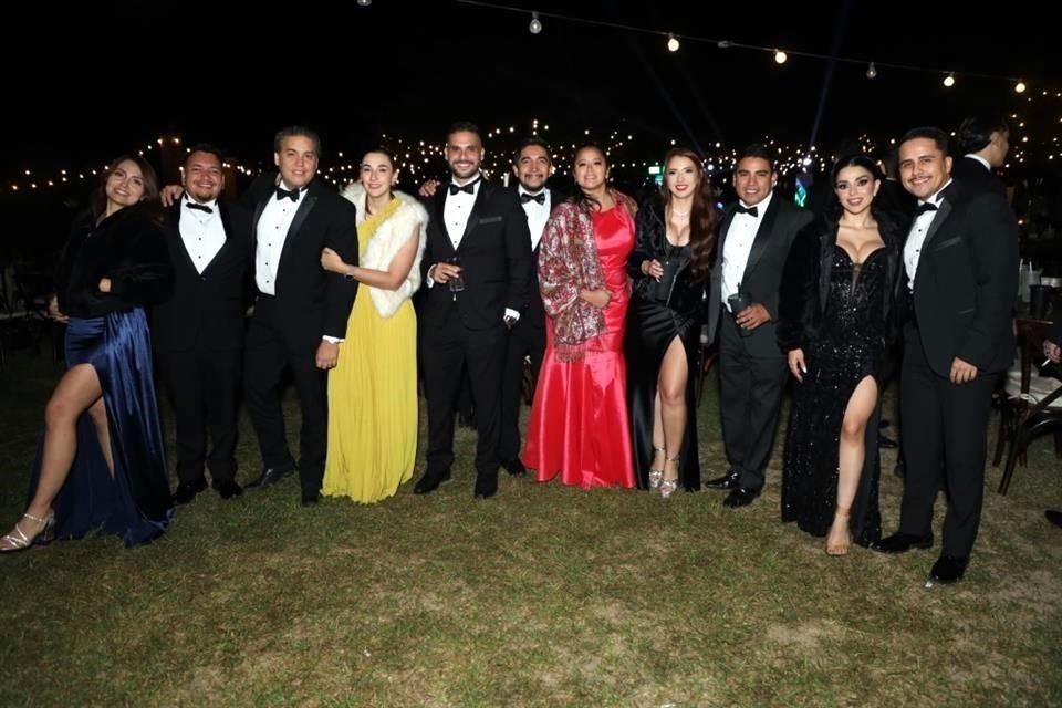 Marlene Aldana, Raúl Nava, Jonatan Díaz, Ale Cavazos, Alán Bustos, Diego Niño, Paty Cázares, Ariana Puente, Héctor Cortez, Laura Tamez y Antonio Padilla