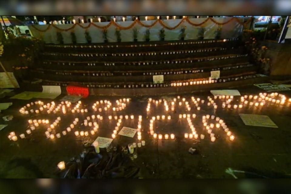 Asistentes a la protesta pacífica portaban pancartas recordando al Edil, así como para exigir la pronta respuesta de las autoridades.