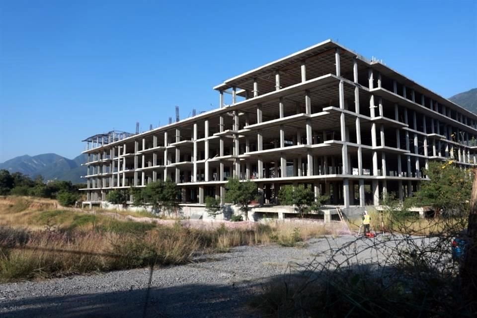La obra que en su momento realizaban los de Creare Residences (y que dejaron tirada), en Santiago, volverá a cobrar vida.