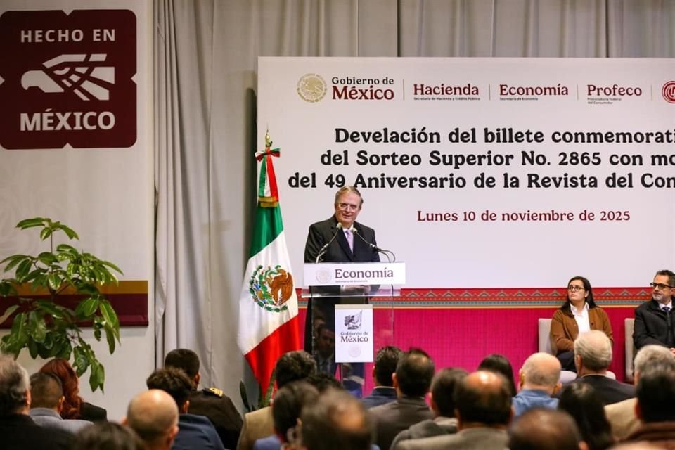 El Secretario de Economía, Marcelo Ebrard, advirtió que, como parte del programa para atender la violencia en Michoacán, a la dependencia le corresponde acelerar el Polo de Desarrollo Bajío.