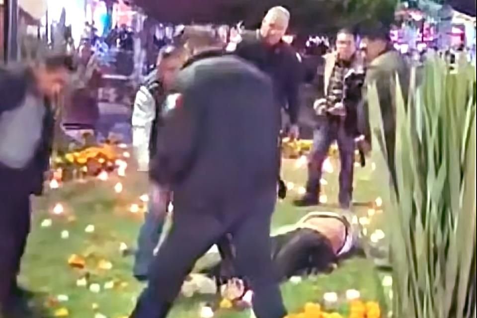 Aunque no tardaron en detenerlo tras matar al Alcalde Carlos Manzo, Víctor Manuel Ubaldo Vidales fue abatido por escoltas cercanos al Edil.