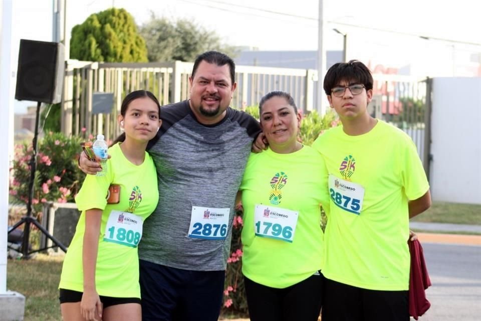 Danna Sánchez, Xavier Sánchez, Denisse Ornelas y André Sánchez