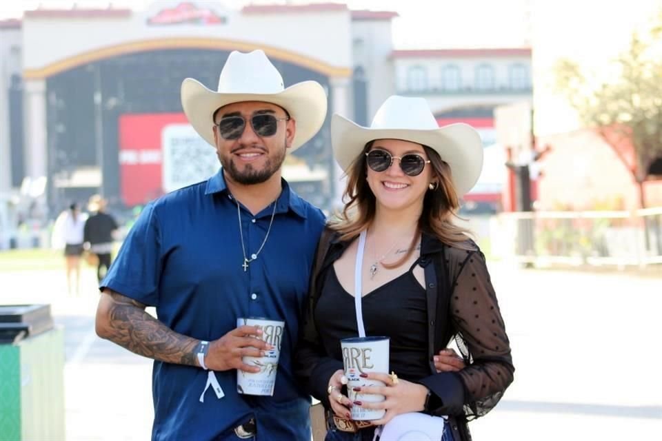 Manuel Reyes y Sonia Cisneros