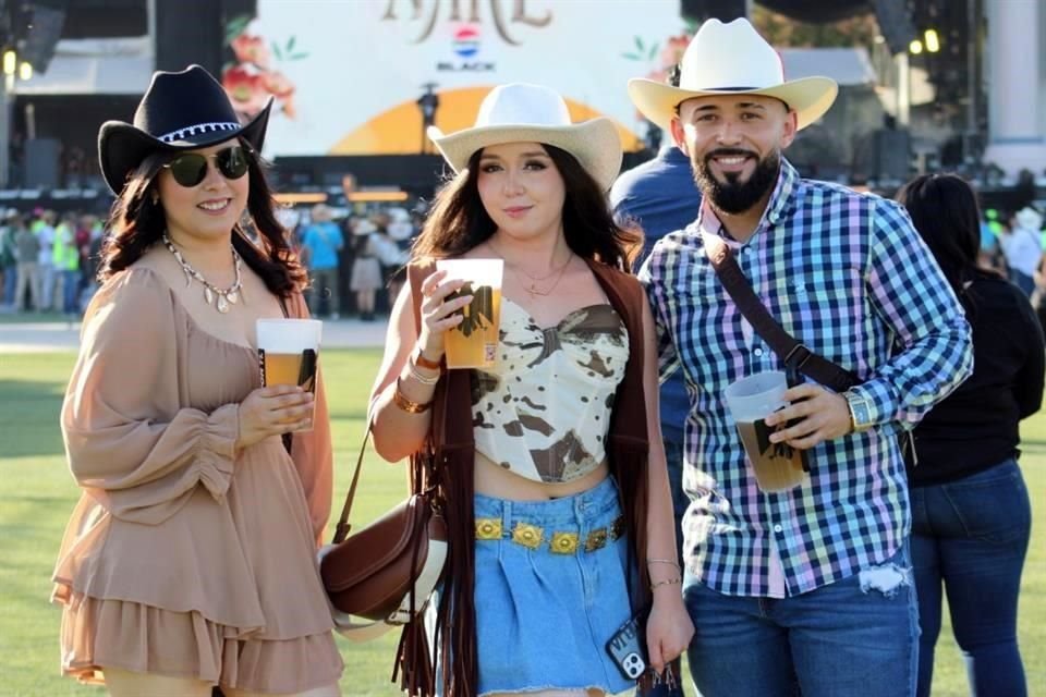 Lizeth Salinas, Aracely Lozano y Brayan Romo