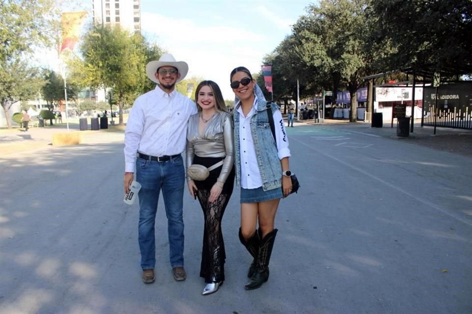 Aarón Tuñón, Esperanza Sanmiguel y Joana Posadas 