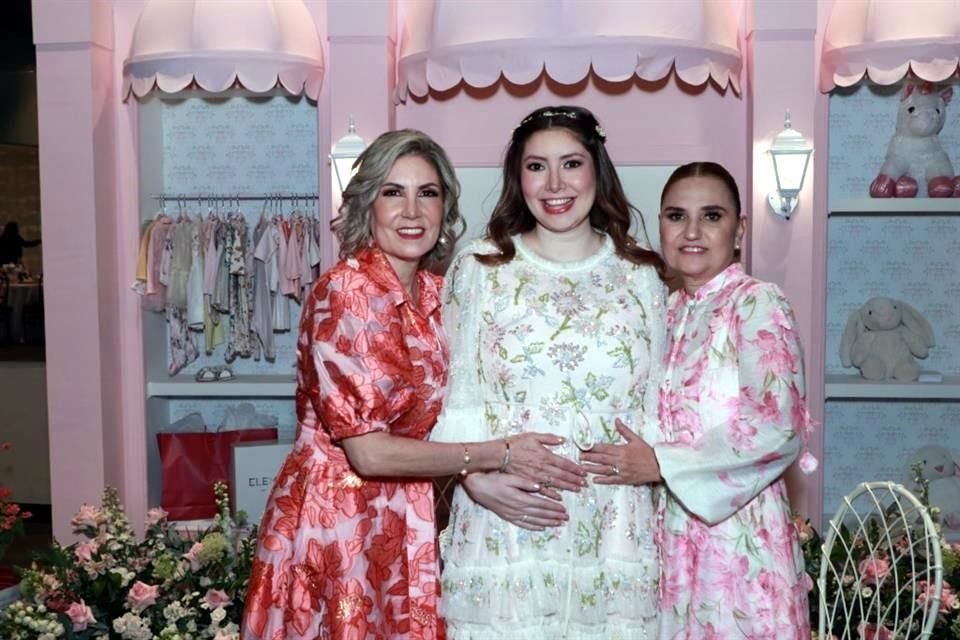 Armida Padilla de Padrón, Valeria Padrón de García y Alejandra García de García