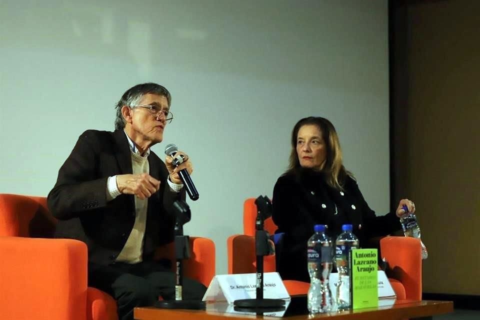 Lazcano sostuvo una charla con María Emilia Beyer, directora del Museo Universum, sobre su más reciente libro.