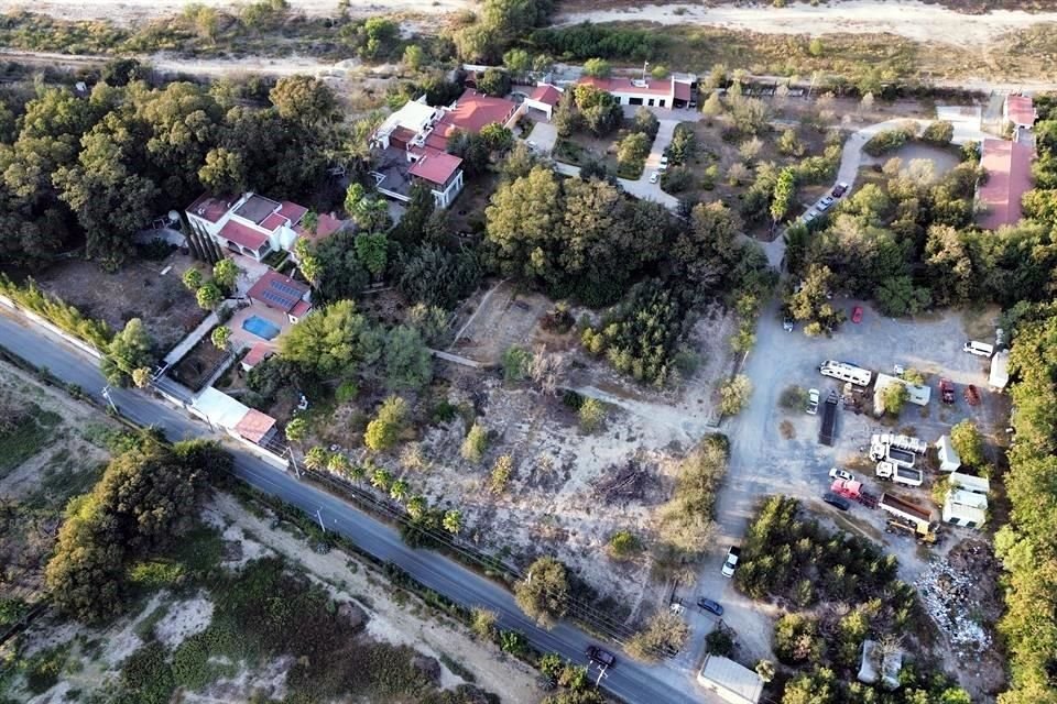  LA CASA DE LA DISCORDIA.-  En García está la finca cuya posesión ha enfrentado al ex Gobernador y su ex esposa. La propiedad es de 8 mil metros cuadrados, según reportó Bronco en su declaración patrimonial en el 2015.