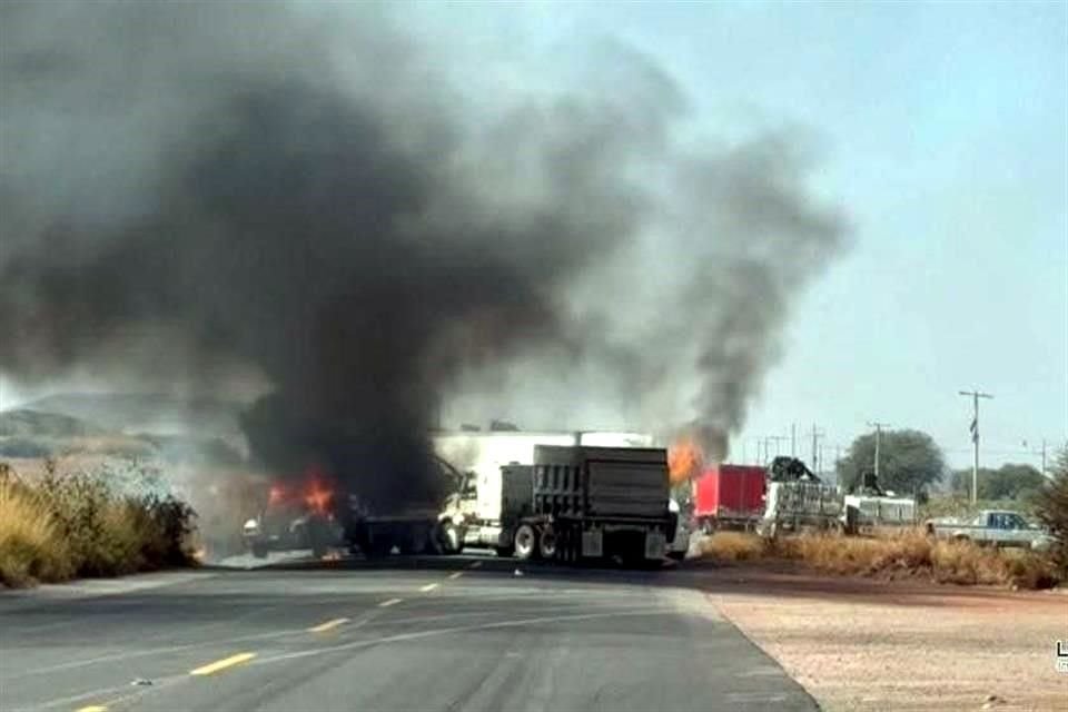 En algunos bloqueos también hubo quema de vehículos.