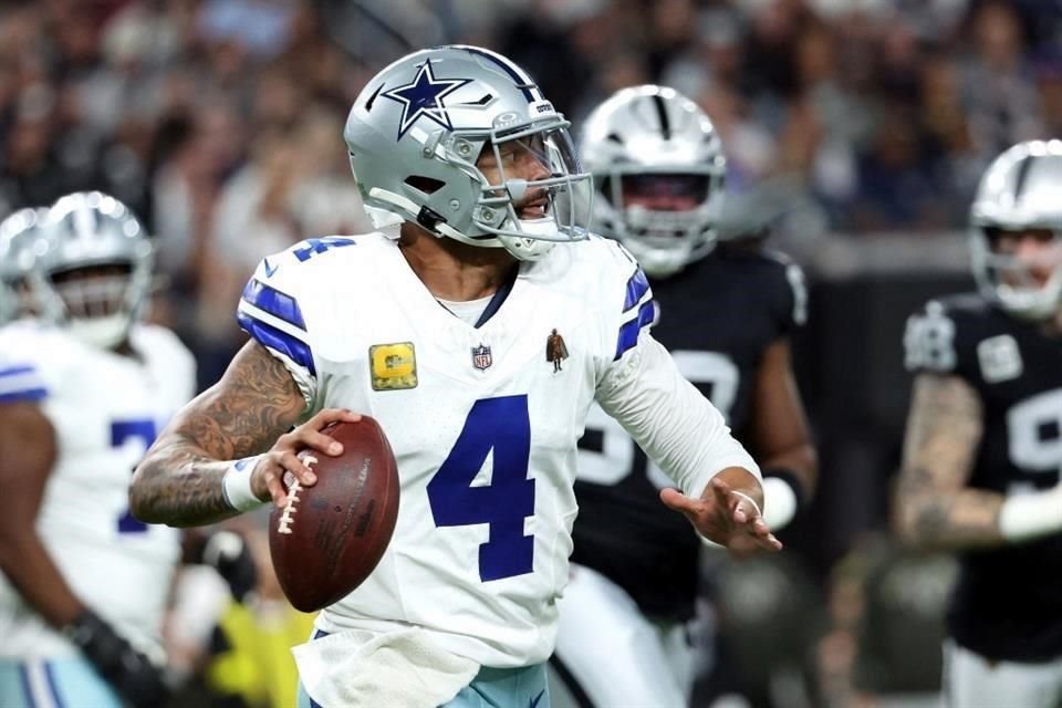 Dak Prescott tuvo una gran noche en Las Vegas y guio a su equipo a su cuarto triunfo de la temporada.