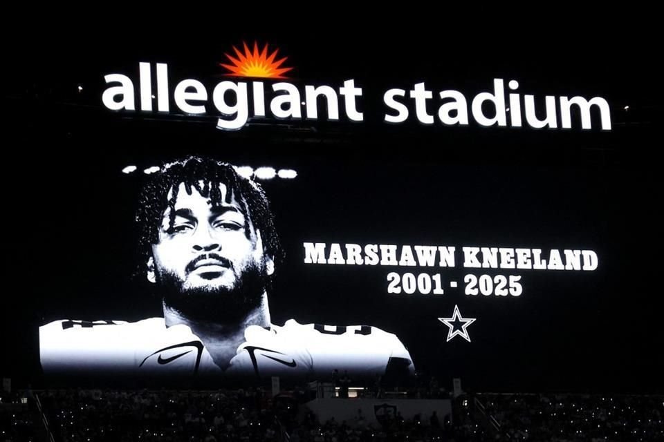 En el Allegiant Stadium así se recordó a Marshawn Kneeland.