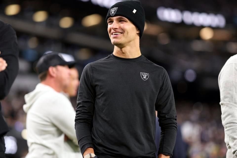 Lando Norris no dejó pasar la oportunidad y asistió al partido de Lunes por la Noche.