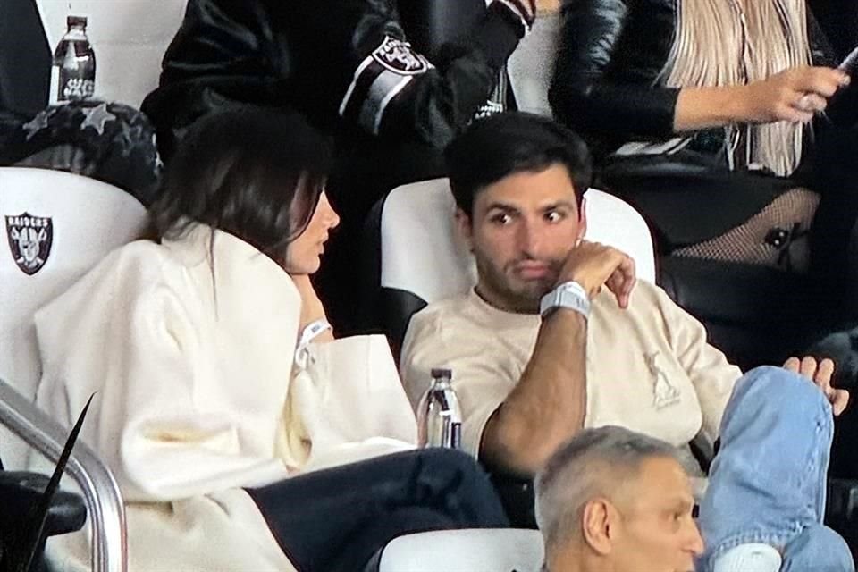 El español Carlos Sainz también se dejó ver en uno de los palcos.