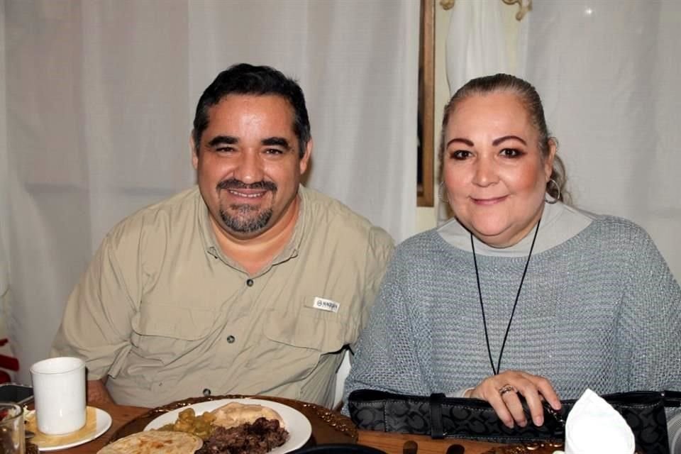 Gerardo Salinas y Perla Guerra
