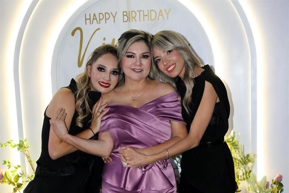 Maye Villarreal de Garza, Virginia Cárdenas de Villarreal y Cristina Villarreal