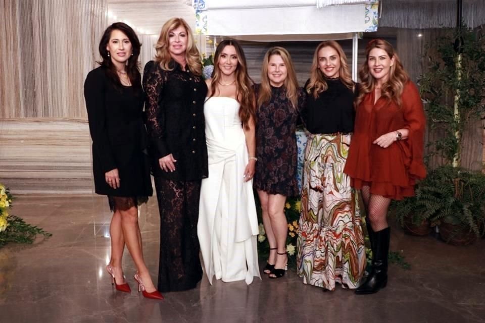 Malú Ceballos de Casas, Marucha Patrón de Junco, Adriana Chapa Gómez, Rosy Moreno de Leal,  Celia González de León y Miroslava de Meraz