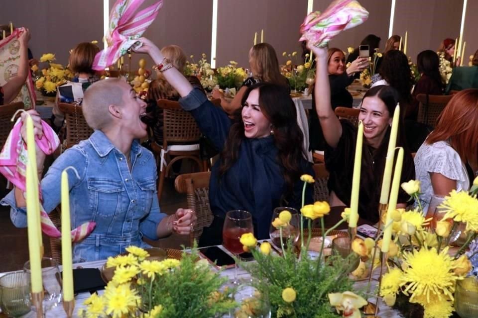 Katy Garza de Martínez, Sylvia García de Treviño y Melissa González