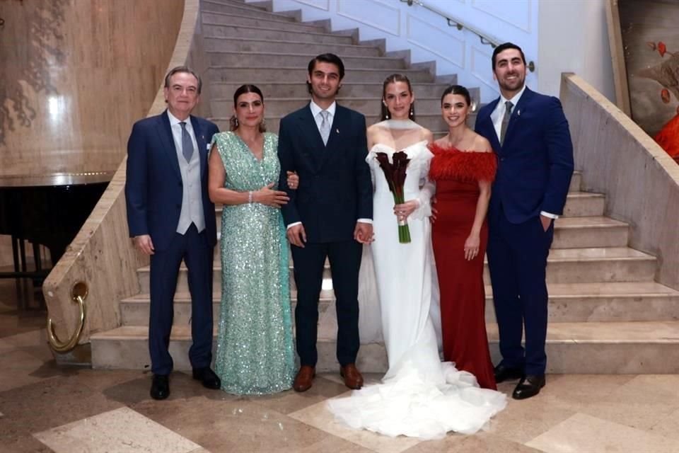 Rodrigo García Morlet, Heidi Villarreal de García, Luis Andrés Meléndez Schiaffino, Paulina García Villarreal, Melisa García de Díaz y Joaquín Díaz Granados