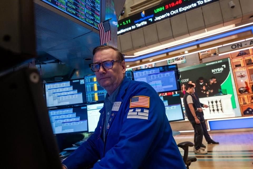 Las acciones de Wall Street prolongaron el repunte del viernes, ya que el aumento de las probabilidades de que la Reserva Federal reduzca las tasas de interés en diciembre ayudó a los inversionistas a dejar de lado las preocupaciones sobre las valoraciones infladas de los valores tecnológicos.