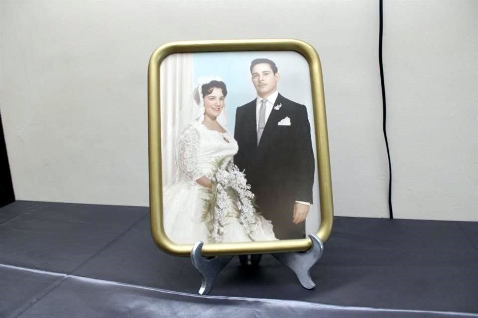 Aracely Villarreal de Dávila y Refugio Dávila Burnes celebran sus bodas platino por 65 años de matrimonio.