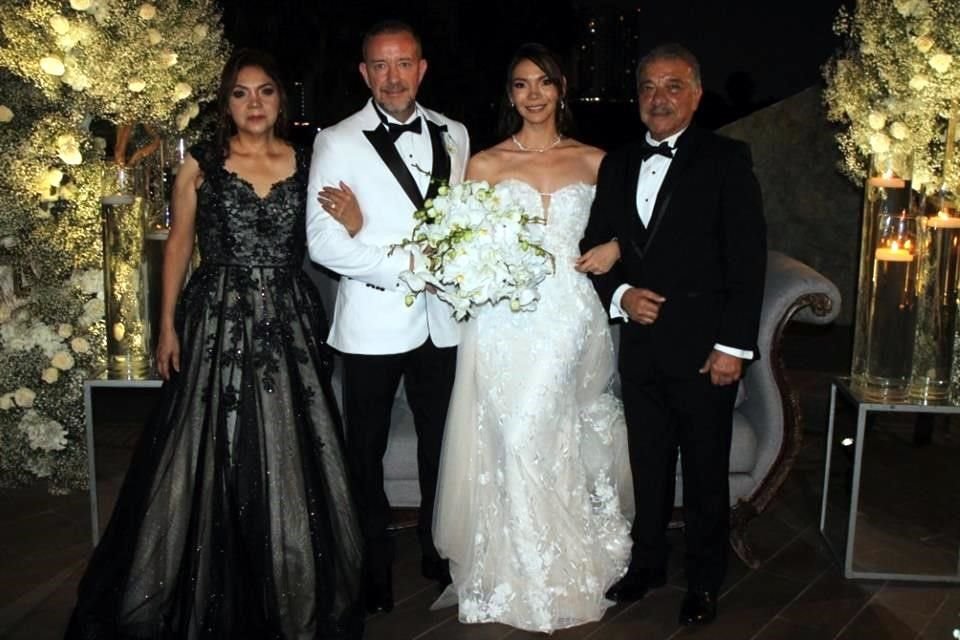 Laura Calderón González, Gabriel Tláloc Cantú, Claudia Salinas Calderón y Jesús Mario Salinas Herrera