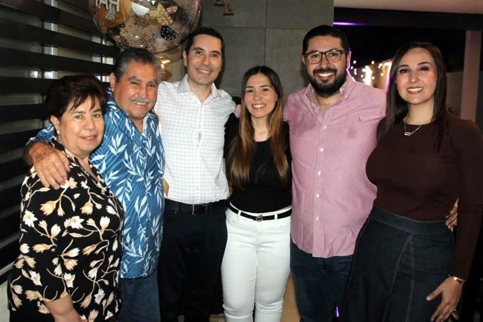 Isabel Garza, Félix Torres, el cumpleañero, Isabel Torres, Luis Ángel Torres y Elisa Ramos