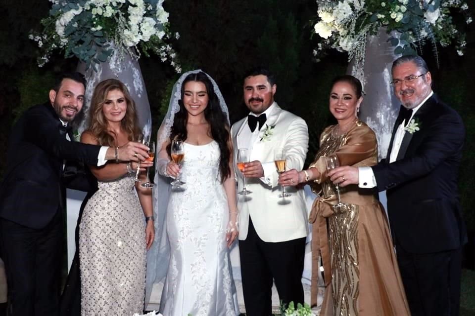 Alejandro Rodríguez Vega, Alicia Donías Alanís, Alexa Valeria Rodríguez Donías, Maximiano Carbajal Pedraza, Alejandra Pedraza de Carbajal y Max Carbajal Sepúlveda